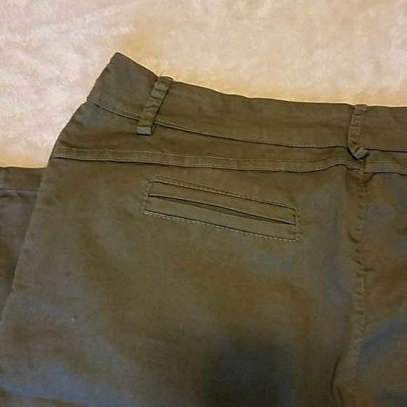 Green pants 💚 - Picture 5 of 6